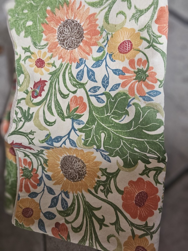 Pottery Barn floral spring table runner in excellent condition