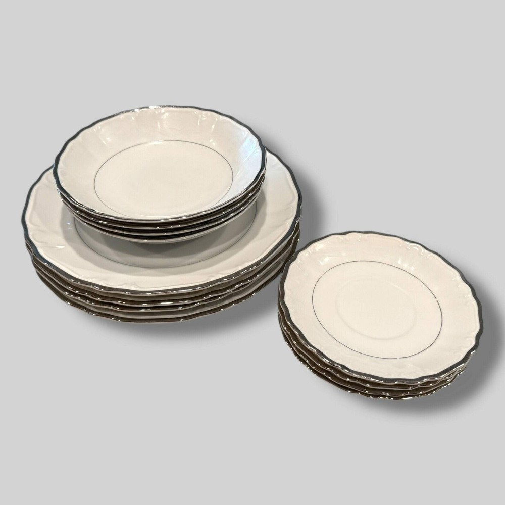 Harmony House Silver Sonata Dinnerware Set of 12 in Excellent Condition