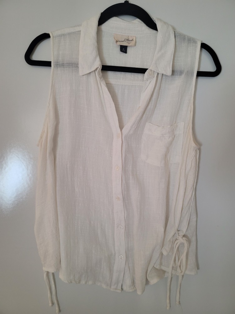 Universal Thread Women's Tank Top Size M Side Ties and Button Front Ivory