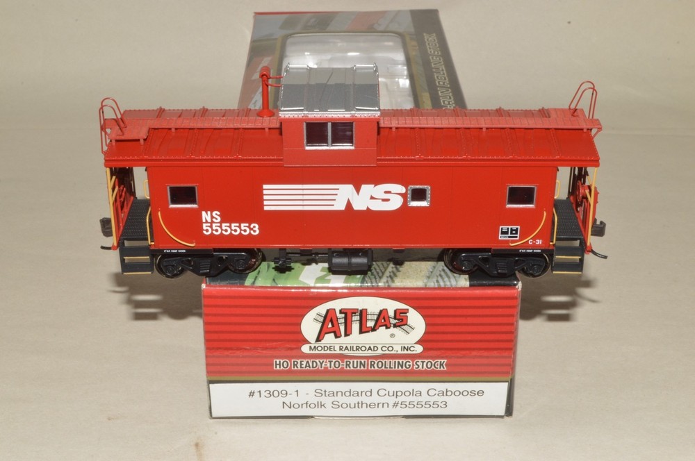 HO scale Atlas Norfolk Southern Ry standard cupola caboose car train 555553