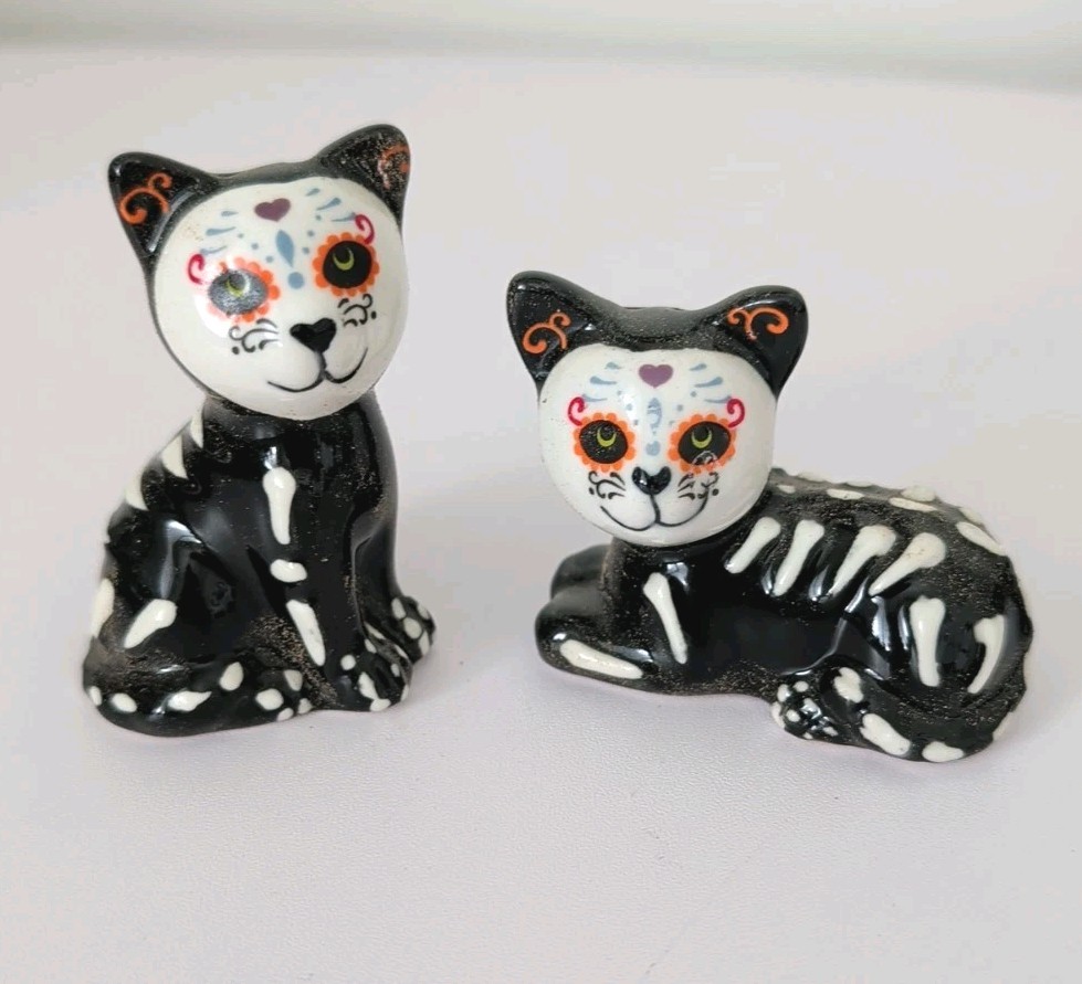 Mini Sugar Skull Two Cats Salt & Pepper Shaker Set Halloween Day of Dead Novelty