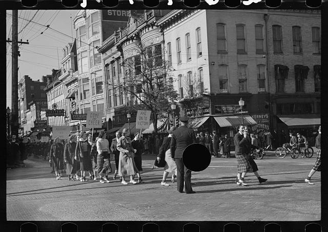 Photo:Hagerstown Maryland Main Street 1937 Saturday Afternoon Crowd Parade