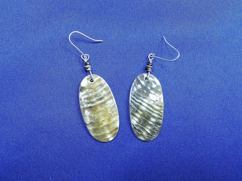 Grandma Grabe's Beautiful Vintage Silver Tone Mother Pearl Oval .274 Oz Earrings