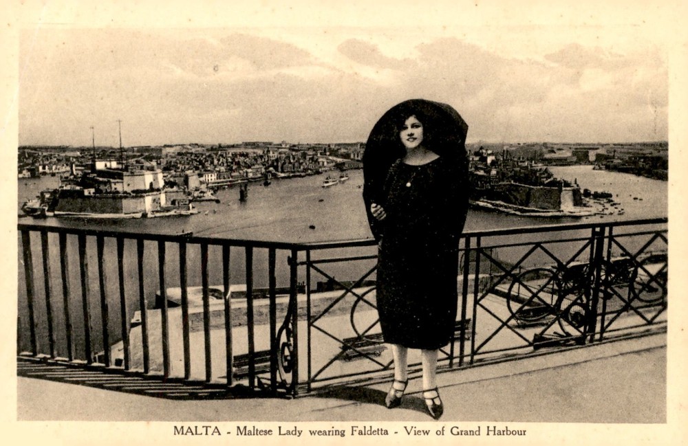 Malta, Maltese lady, Faldetta, Grand Harbour, view, 2052 Postcard