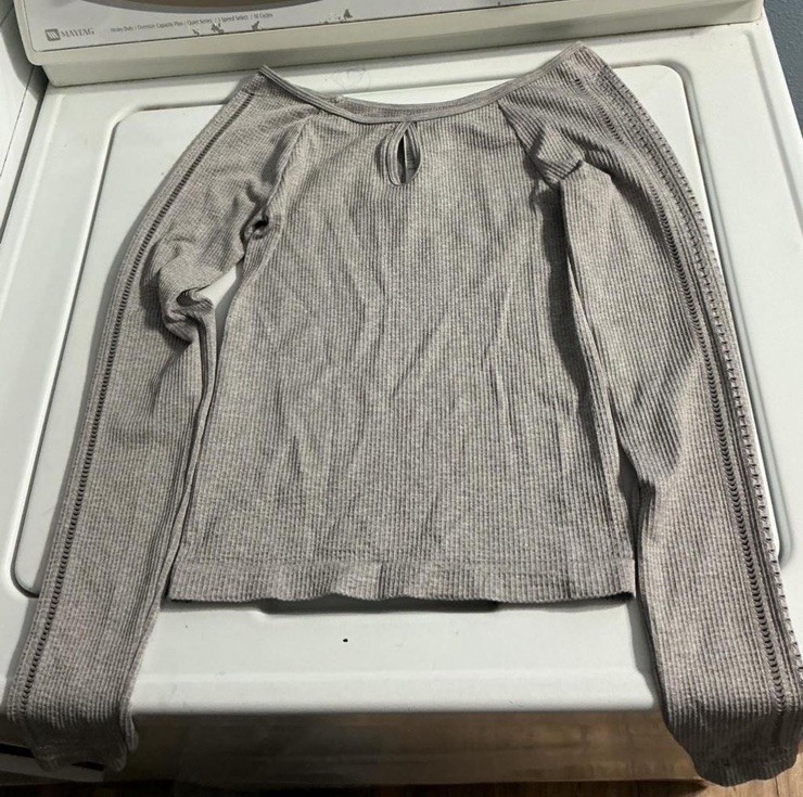 Hollister Women's Long Sleeve Gray Shirt, Size Small, Cotton
