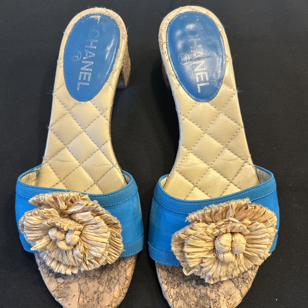 Chanel Leather Slides Sandals Size 38 Made in Italy $900