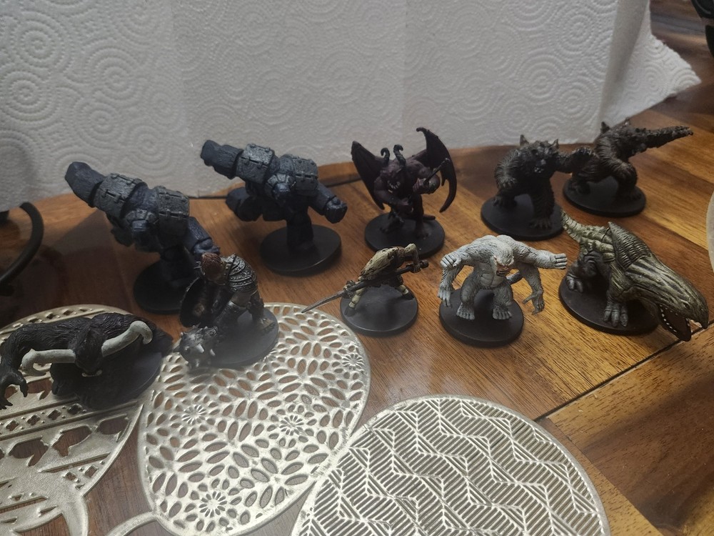 Lot Of 10 Early 2000s Dungeons And Dragons Miniatures  Uncommon