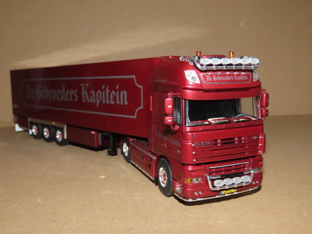 WSI 1.50 scale 9863 DE GEBR CAPTAIN AE DAF 105SSC 4X2 FRIDGETRAIL (DISCONTINUED)