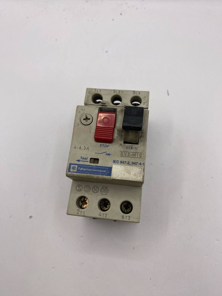 Telemecanique GV2-M10 Motor Circuit Breaker 4-6.3A w/ GV2-AN11 Auxiliary Block