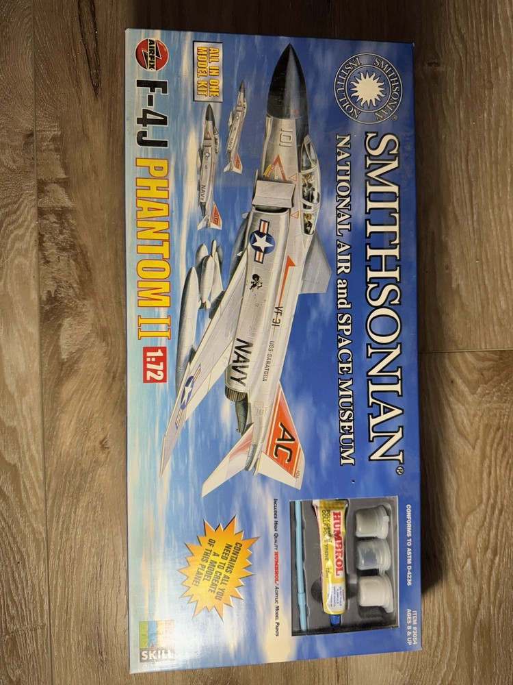 Smithsonian F-4J Phantom ll Airfix  1:72 Scale Model Kit  #3054 Open Box 1998