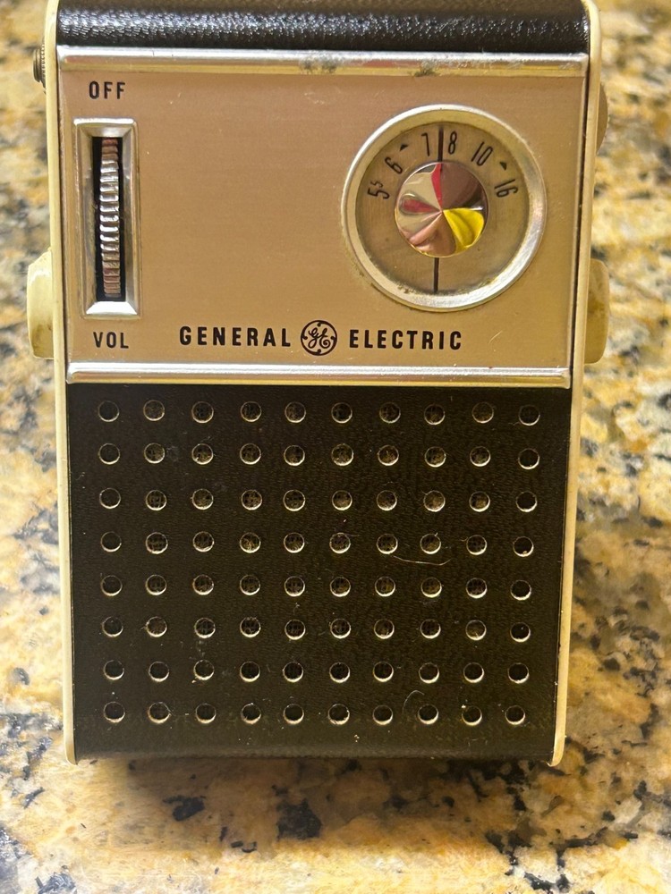 Vintage RARE 1960s General Electric Model P-826A  Transistor Radio Untested