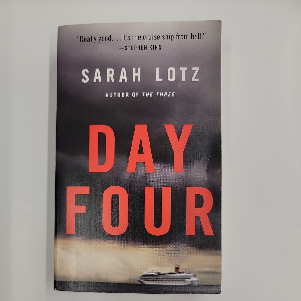 Day Four: A Novel - 9780316242950, paperback, Sarah Lotz