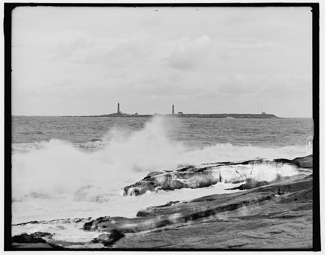 Photo:Rockport Massachusetts Thatcher Island 1905 Lighthouse Ocean Waves