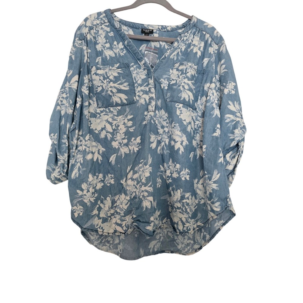 NWOT Torrid Women's 1 Denim Floral Blouse V neck  NormCore Work Casual Plus