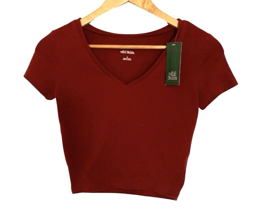New Wild Fable Women’s Crop Top Small Red Short Sleeve V Neck Pullover Shirt NWT