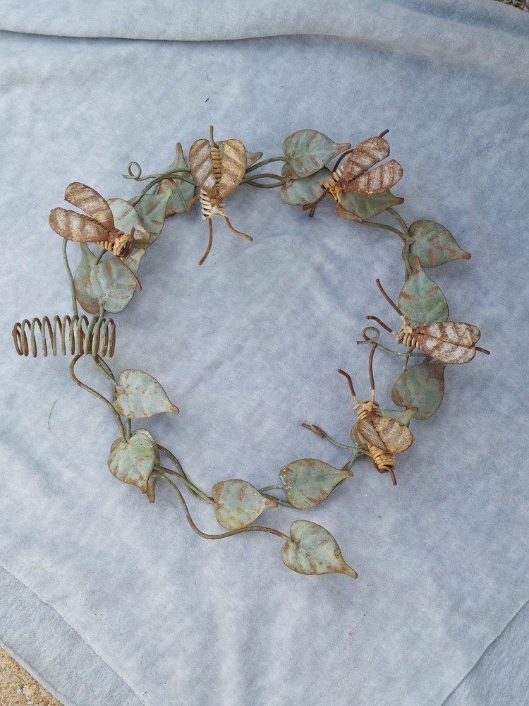 Rustic Bumble Bee Metal Leaf Wreath Outdoor Decor 15 Inch