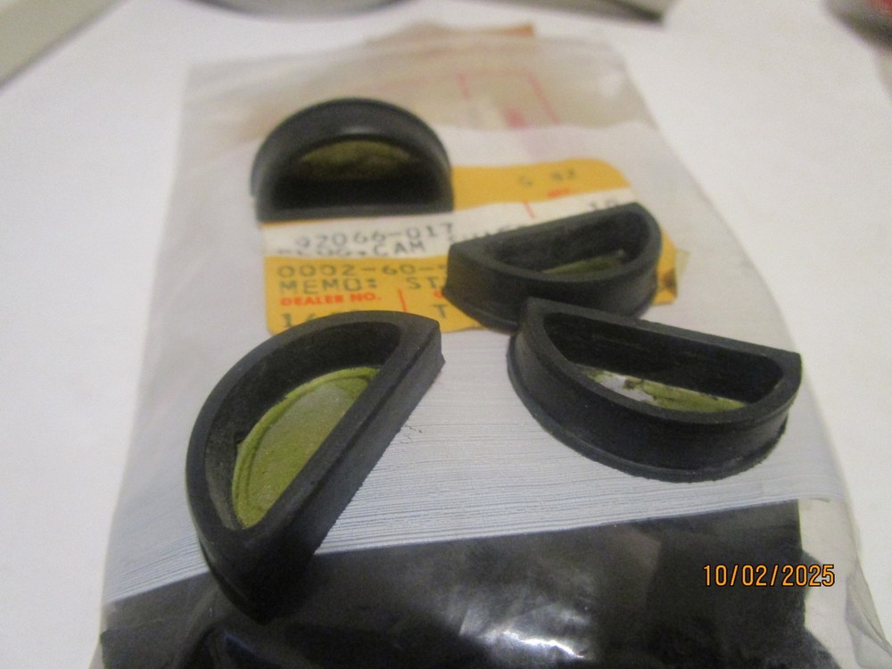 NOS Kawasaki Z1 KZ900 KZ1000 OEM Cam End Oil Seals Plugs Qty4 PN:92066-017
