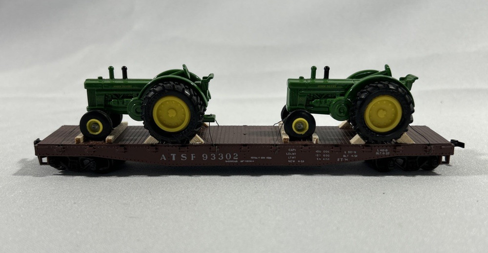 Athearn HO Scale 50’ Flat Car ATSF 93302 Custom John Deere Tractor Cargo Load