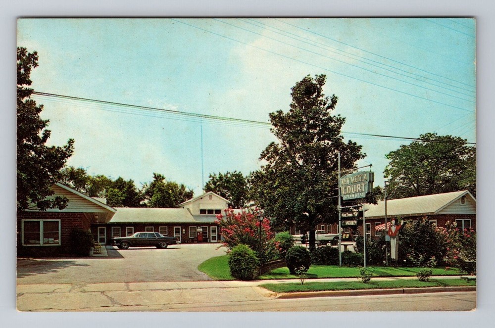Perry GA-Georgia New Mecca Court Vintage Postcard