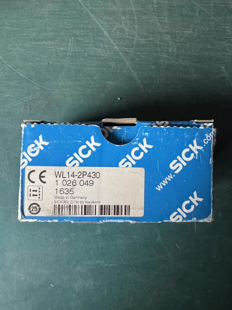SICK WL14-2P430 Photoelectric Retro-Reflective sensor,PNP,New