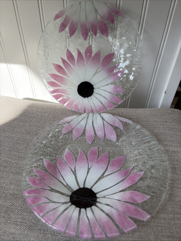 Vintage SYDENSTRICKER Fused Glass Flower 2 Plates Signed 8 1/2