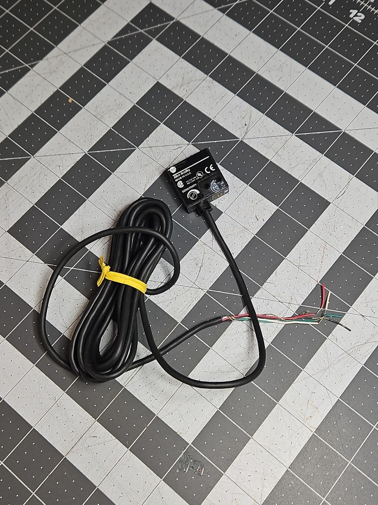 Allen Bradley 42SMP-7000 Series B Diffuse Photoswitch GUC  Sensor 11-28VDC