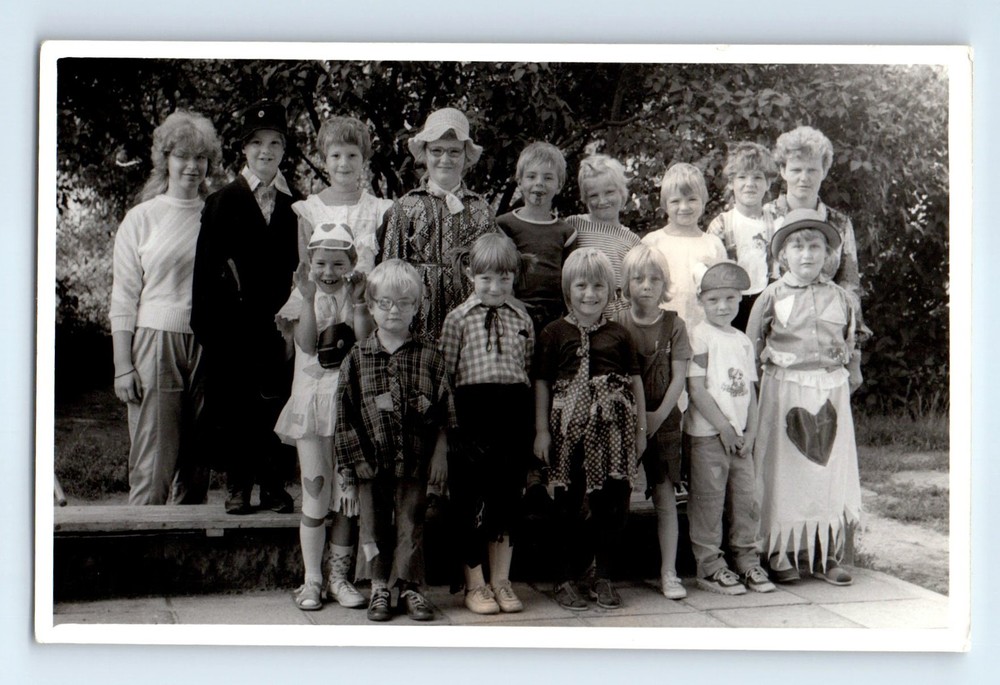Old Vintage Photo BOYS GIRLS IN COSTUME CHILDREN GROUP PICTURE