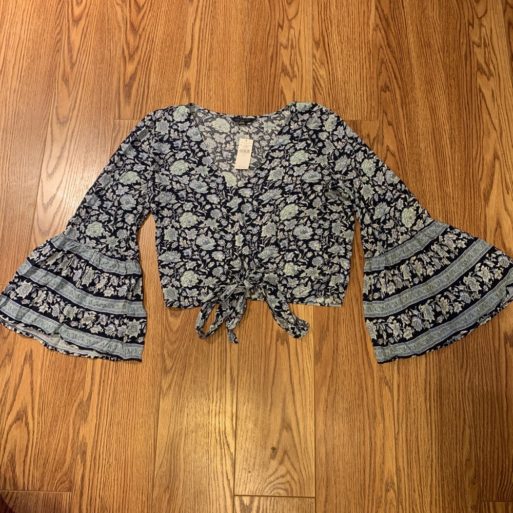 NWT American Eagle Blue Floral Twist Crop Top Size Small Long Sleeves Flared