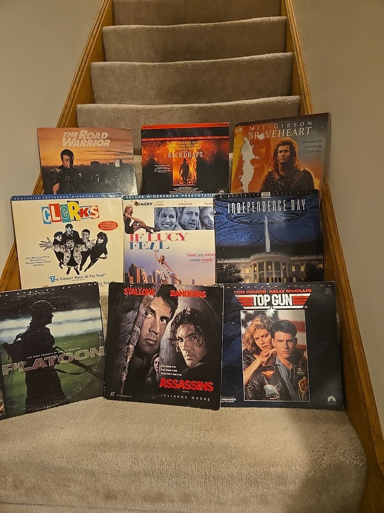 LaserDisc Lot Of 10 Movies - Top Gun  - Die Hard- Platoon -Braveheart +++