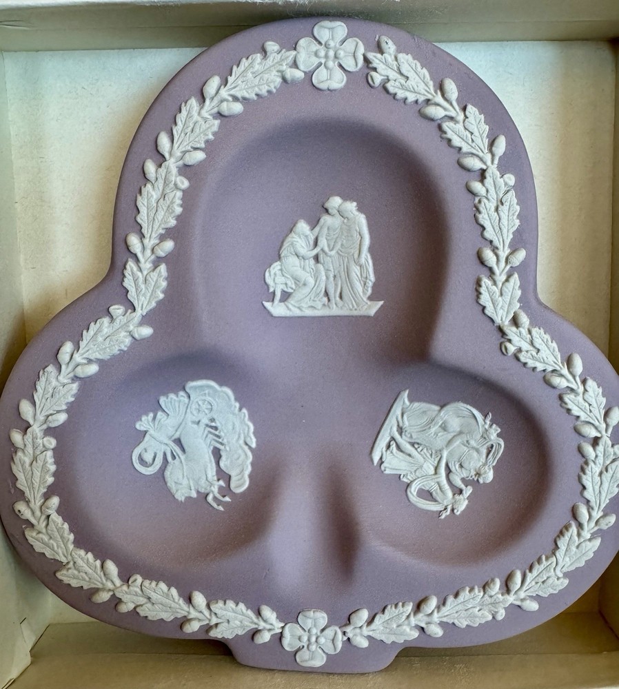 Wedgwood Jasperware Lilac White Club Tray Trinket Dish England w/ Box VTG