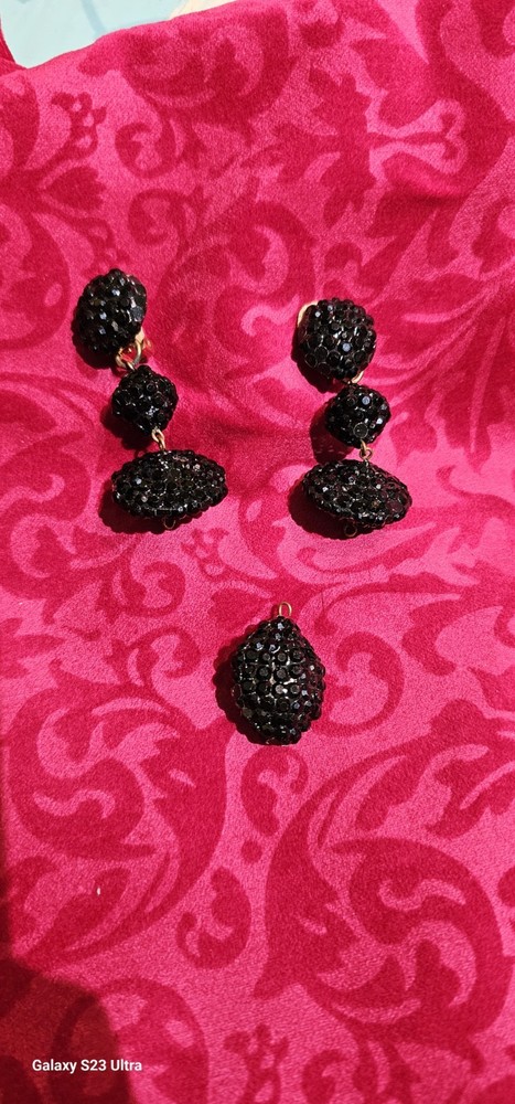Vintage Richard Kerr 1980's Black Rhinestone Crystals Hoop-Drop Clip-on earrings