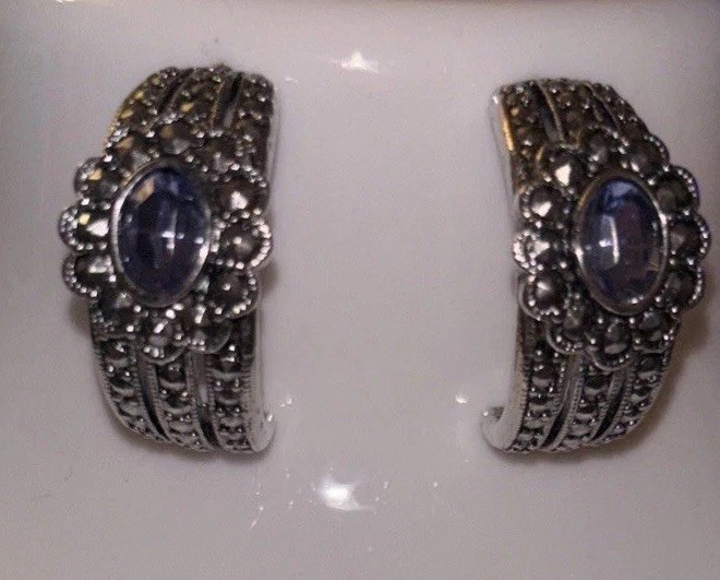Vtg AVON 1995 Romantic Treasures Silver Tone Blue Rhinestone Pierced Earrings