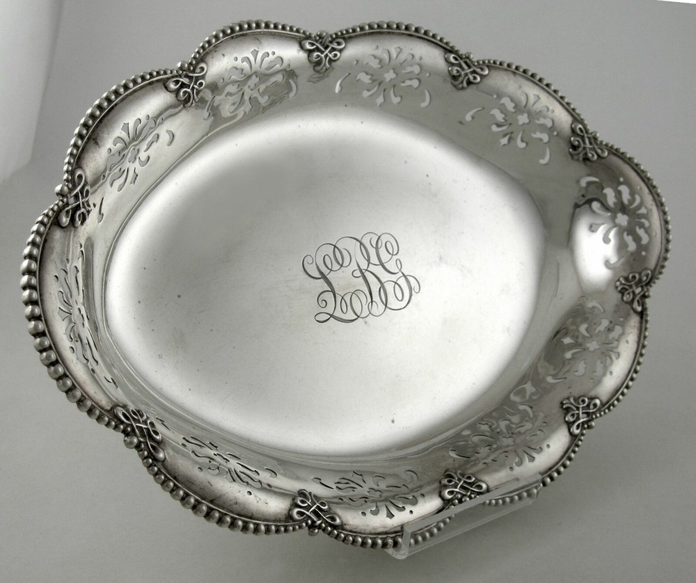 Tiffany & Co. MAKERS 32729 Sterling bread basket (1902)