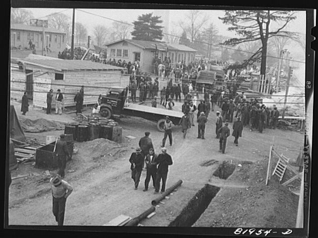 Photo:Washington DC 1930s Emergency Defense Office Construction Work Crowd