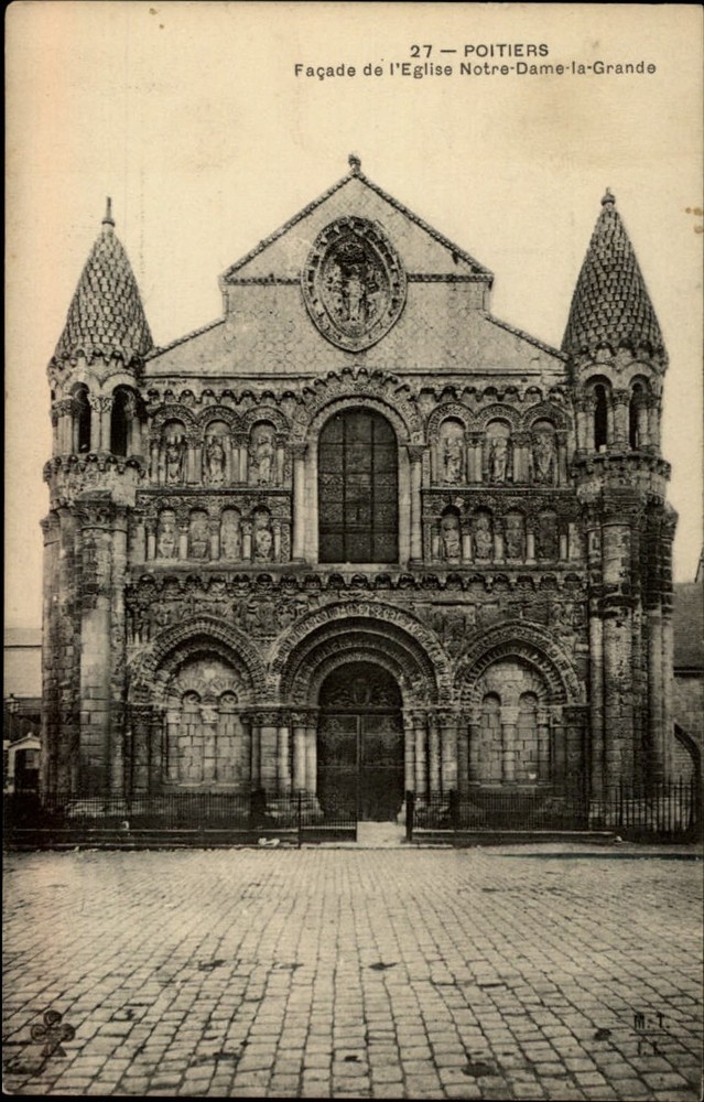 Notre Dame Church Poitiers France vintage postcard s729