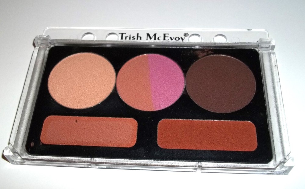 TRISH MCEVOY Weekend Girl BEAUTY PALETTE Shaper Bronzer Definer Lip Color RARE!!