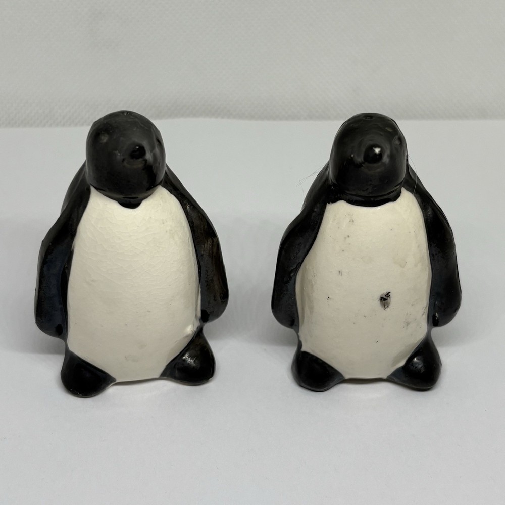 Vintage Salt & Pepper Shakers Souvenir Collectible Ceramic Penguins