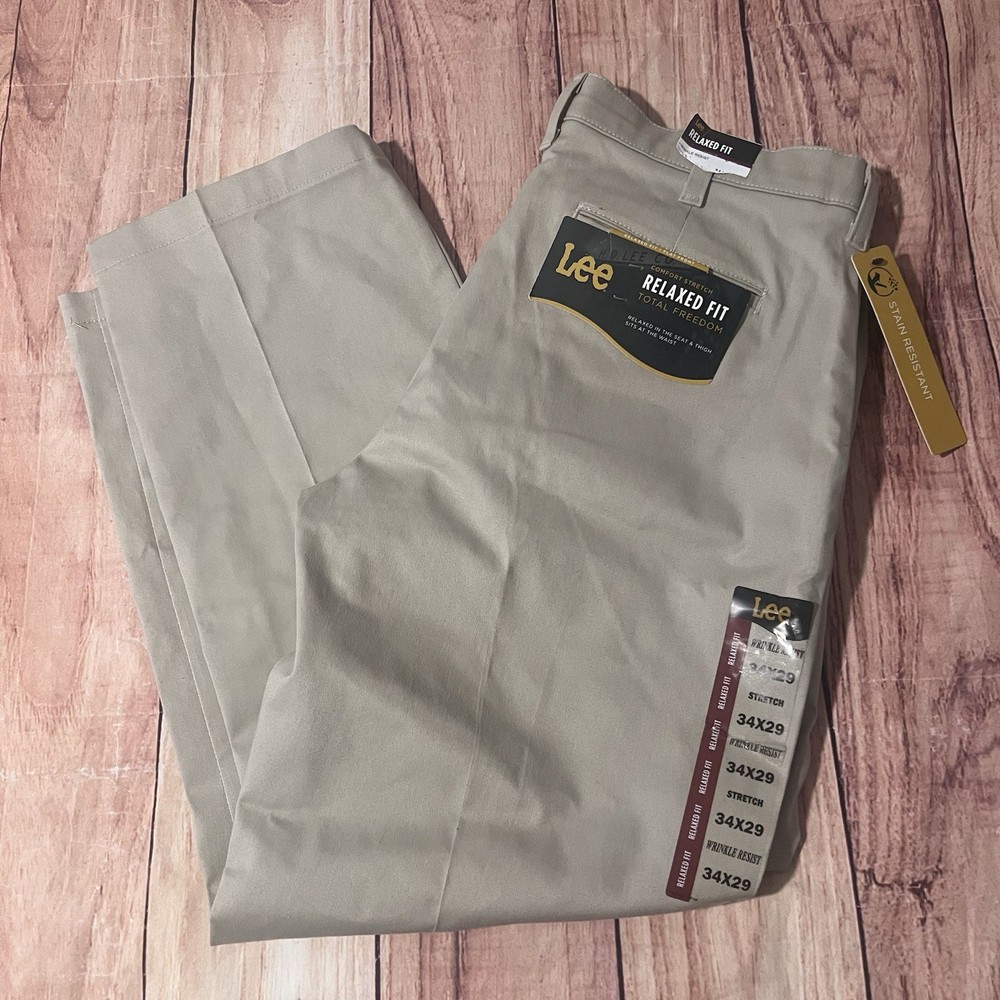 Lee Men’s Pleated Relaxed Fit Wrinkle Free Cotton Khakis Size 34 x 29 NWT