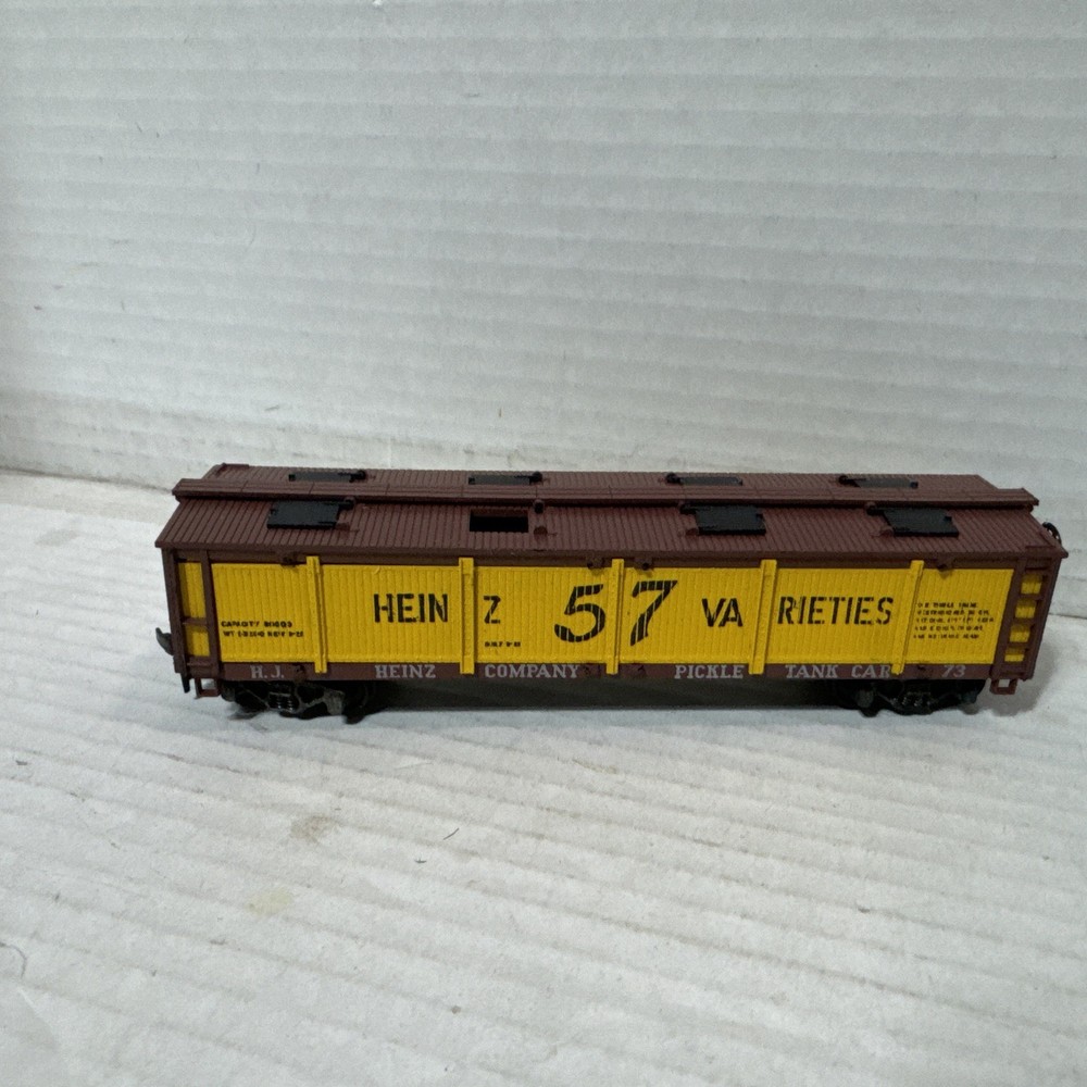 Athearn Ho Scale #73 Heinz 57 Pickle Tank Car Train, Set Layout Number 2