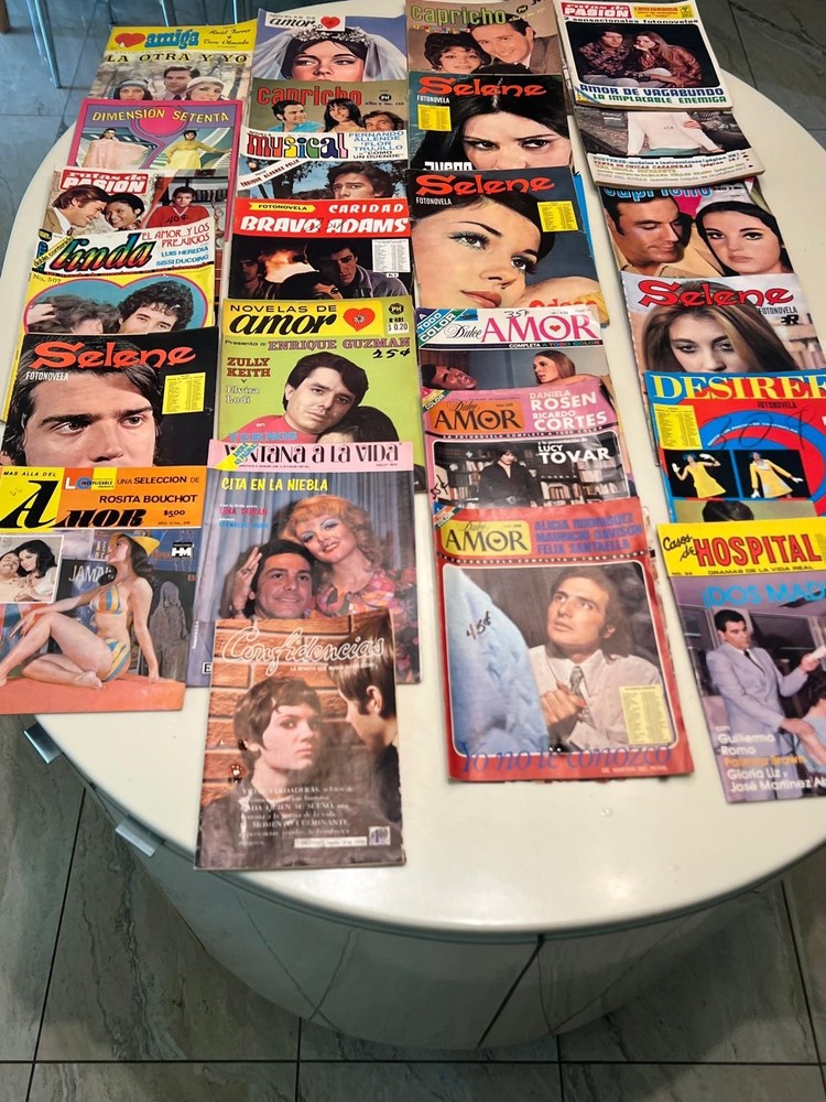 Vintage 1970s Lot of 25 Spanish Fotonovela Magazine Selene Amor Capricho Romance