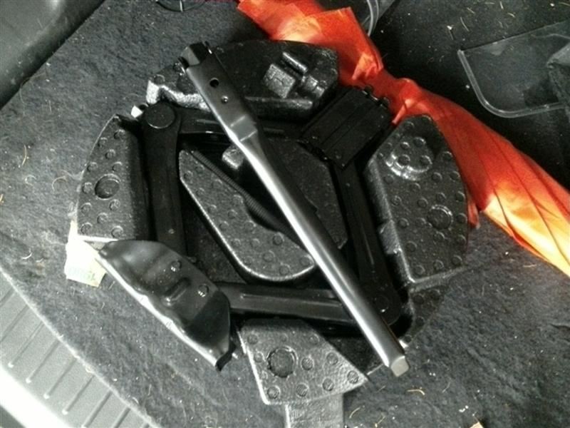 ESCAPE    2015 Jack 104528923 NO FOAM TRAY NO SPARE TIRE