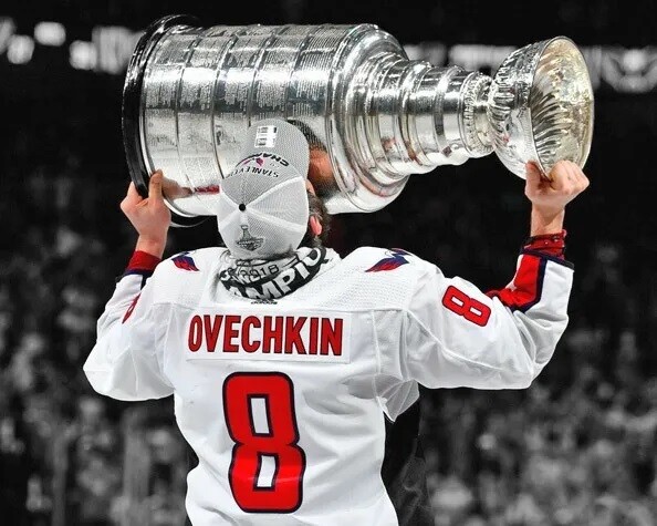 Washington Capitals Alex Ovechkin Spotlight 2018 Stanley Cup 8x10 PHOTO PRINT