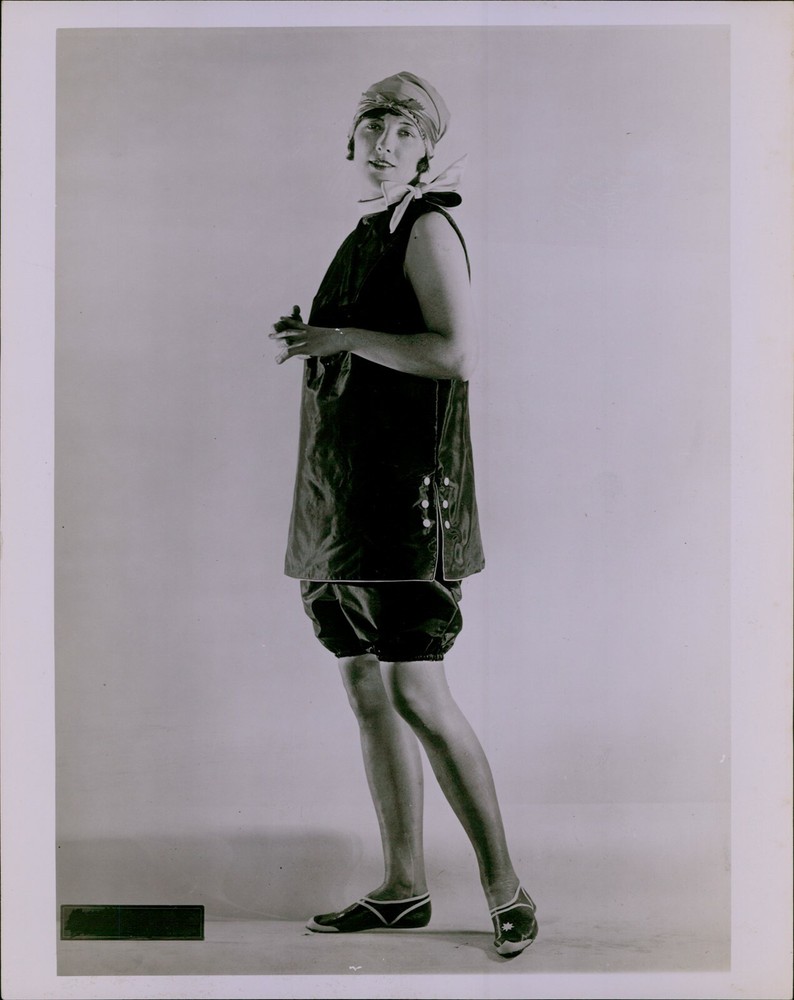GA46 1920s Original Underwood Photo VINTAGE WOMENS SWIMWEAR Gorgeous Chic Model