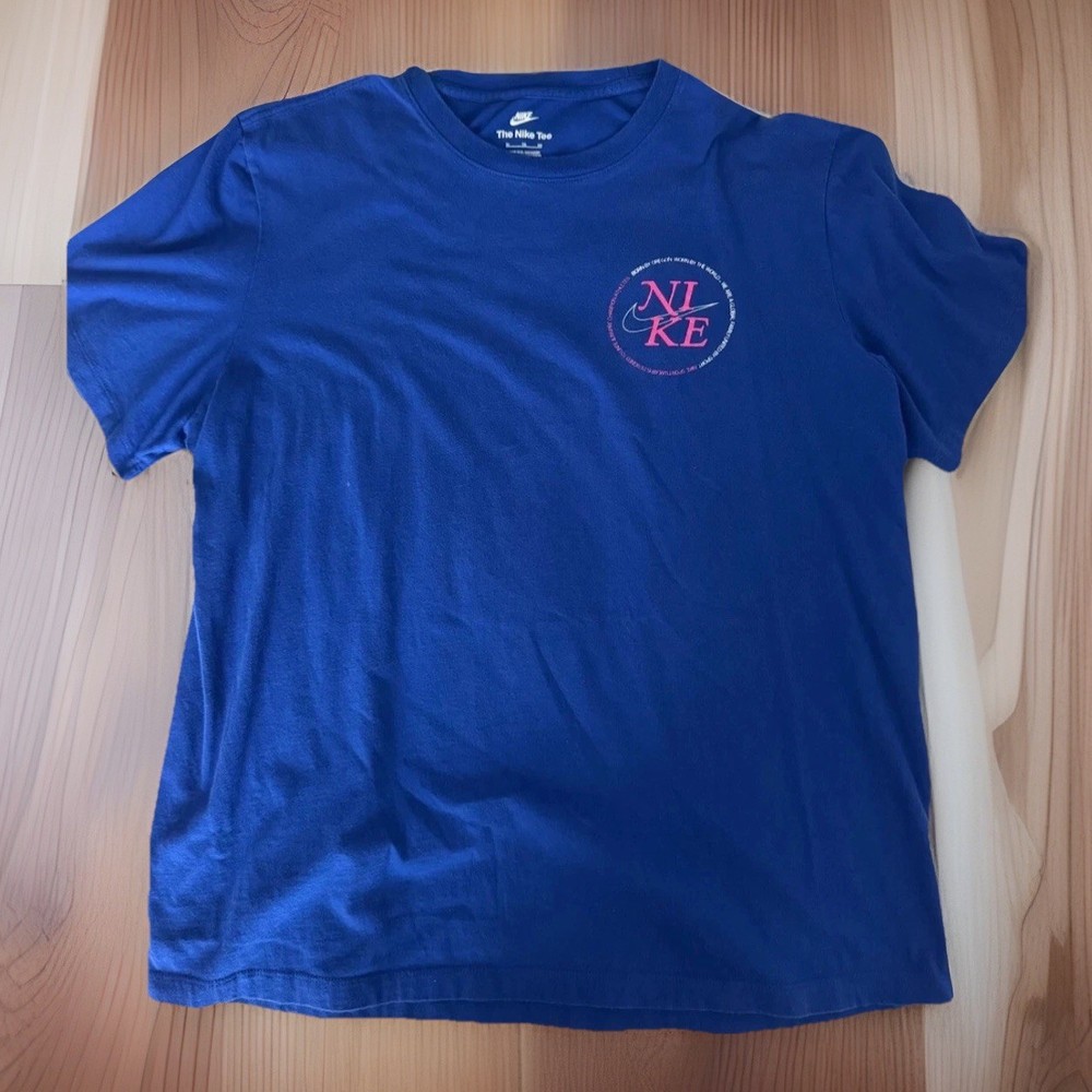 Nike Men’s Graphic T-Shirt Blue Pink Chest Logo “The Nike Tee” Size XL