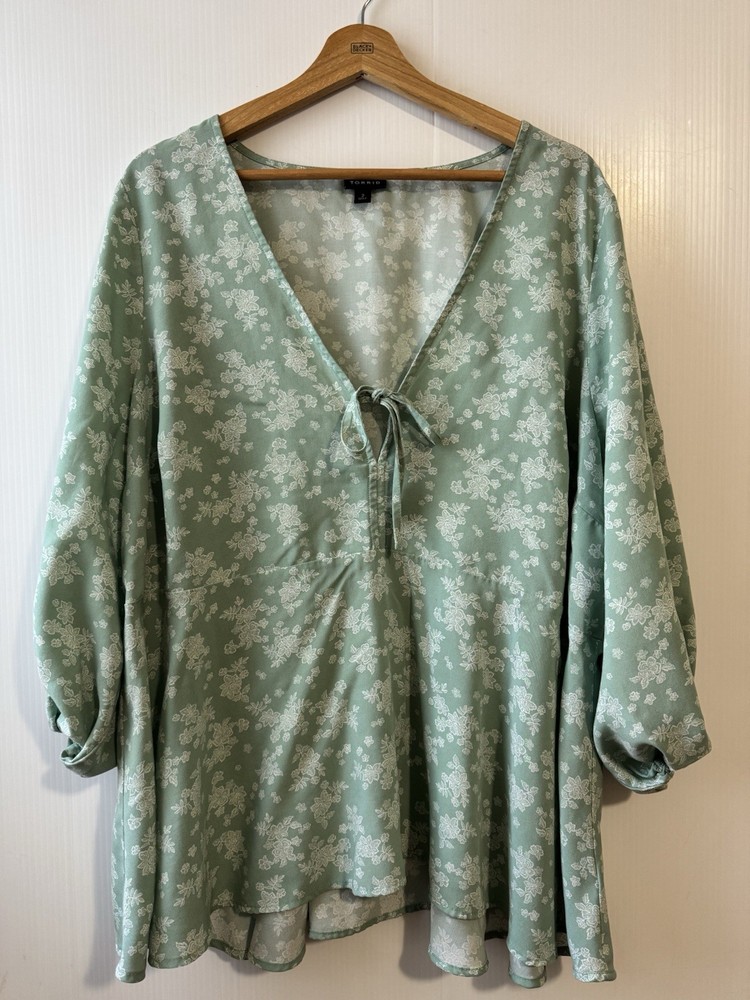 Torrid Top Womens 2X Hi Low Waist Tie Front Lacey Floral Granite Green