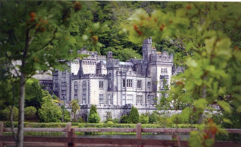 Kylemore Abbey, Connemara, Ireland --New POSTCARD
