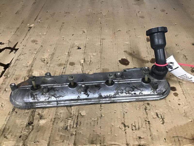 TAHOE     2005 Valve Cover 584935-1