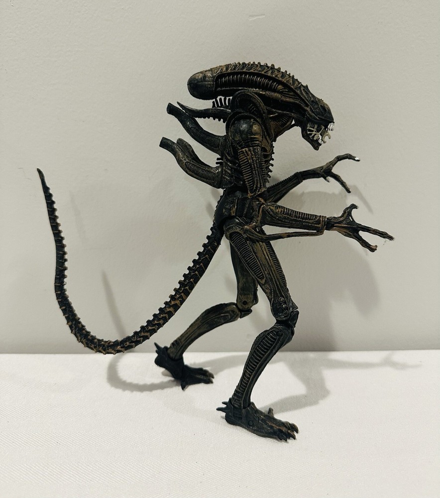 NECA Aliens Genocide Xenomorph Warrior 7