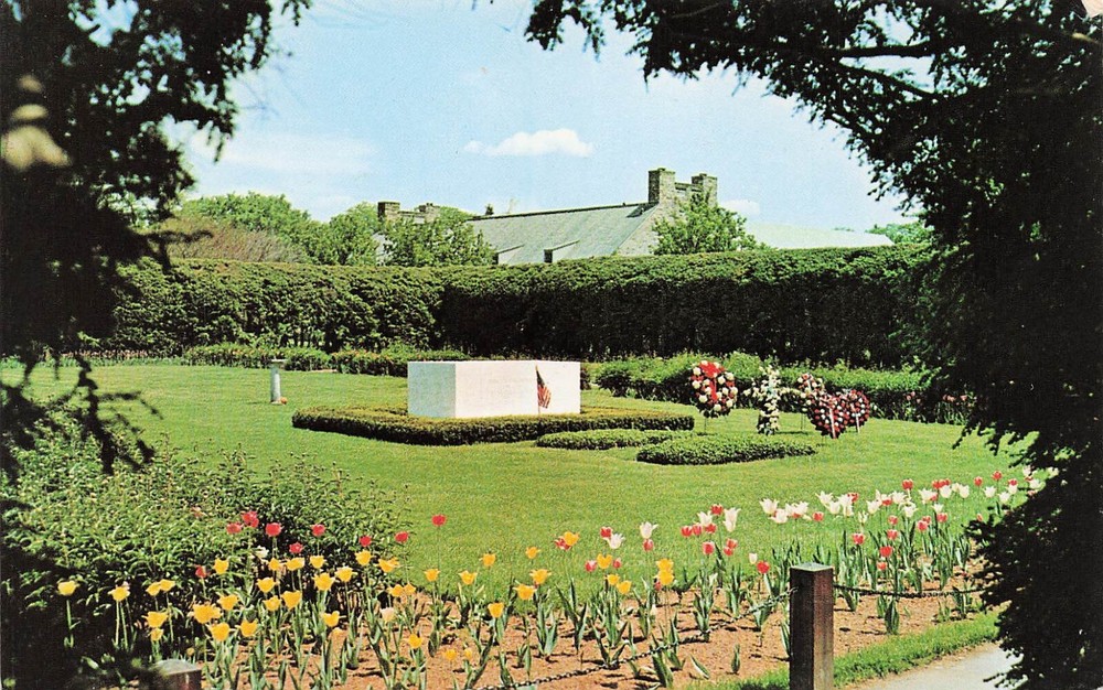 New York Hyde Park President Franklin Roosevelt Grave Monument Vtg Postcard G61