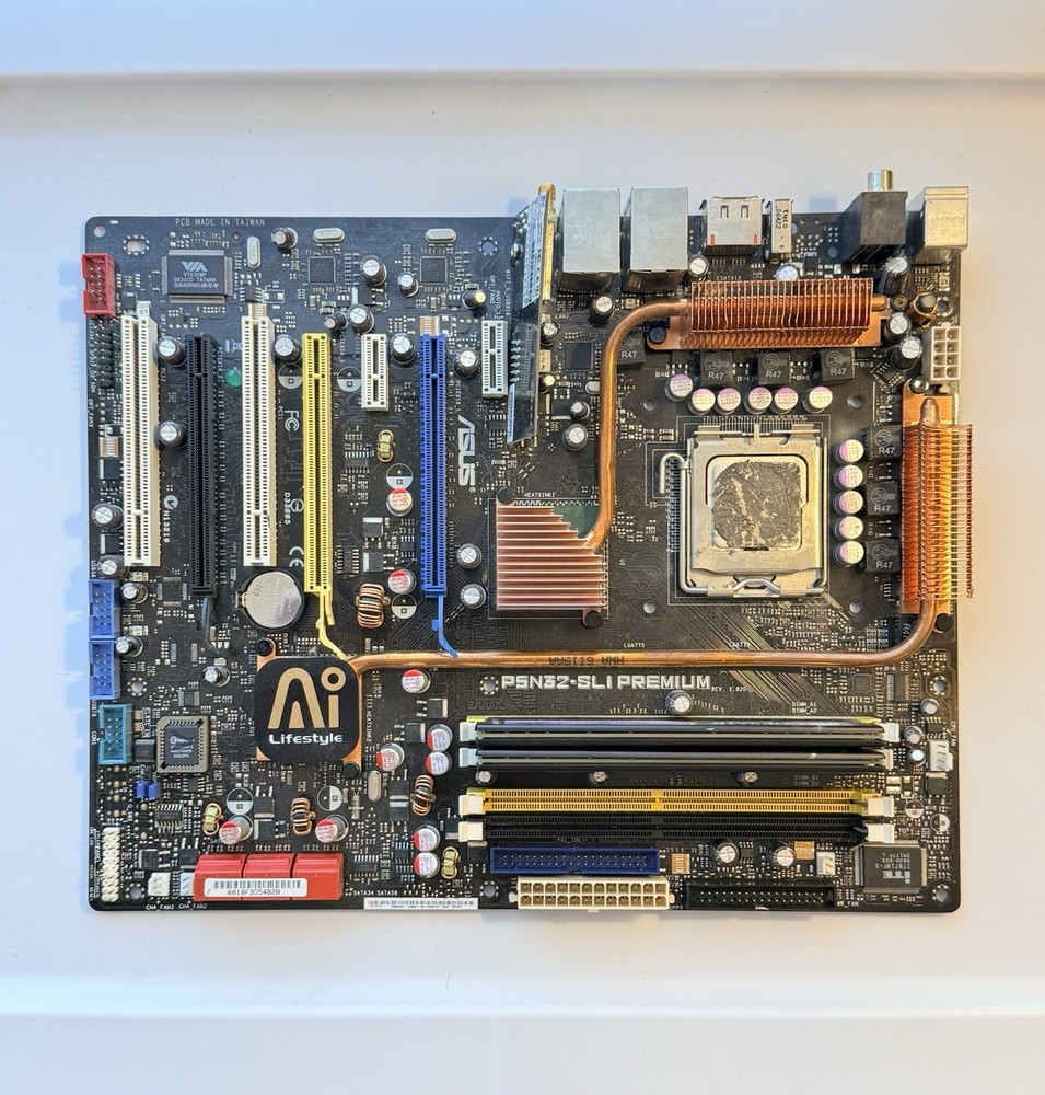 ASUS P5N32-SLI Premium / WiFi-AP NVIDIA nForce 590 SLI Chipset Motherboard